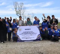 Mahasiswa Magister PPM Fisip Untan ketika berada di area budidaya bandeng Desa Lambau