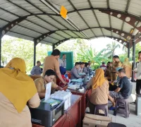 Layanan Samsat Gokatan dan Go PBB keliling memudahkan warga membayar pajak di kecamatan Kota Pontianak.