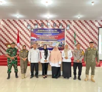 Kegiatan pembinaan RT dan RW Kelurahan Sungai Jawi di Aula Kantor Camat Pontianak Kota