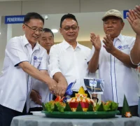 Wali Kota Pontianak Edi Rusdi Kamtono meresmikan Apotek Kharitas di Jalan Gajah Mada, Sabtu (14/2/2026).