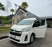 Liburan dengan menikmati perjalanan luar negeri bersama paket tour Assalam Transport di Kuching, Malaysia