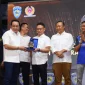 Wali Kota Pontianak Edi Rusdi Kamtono menerima anugerah dari IMI Kalbar sebagai Tokoh yang Berperan dalam Perkembangan Olahraga Otomotif Kalbar 2025.