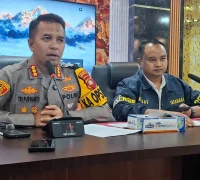Kapolresta Pontianak Kota saat konferensi pers pengungkapan kasus kekerasan seksual anak di Pontianak Barat.