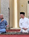 Wali Kota Edi Rusdi Kamtono berdialog dengan warga saat Safari Ramadan di Masjid Assalam Pal V, Pontianak.