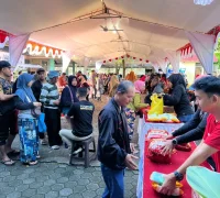 Pasar Murah kerap diserbu warga untuk membeli bahan pokok dengan harga terjangkau.
