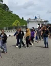 Petugas KJRI Kuching mendampingi 82 PMI bermasalah saat tiba di PLBN Entikong Kabupaten Sanggau, Kamis (26/2/2026).