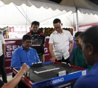 Wali Kota Pontianak Edi Rusdi Kamtono menyaksikan para peserta tengah berlaga di Eksibisi ORADO.