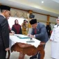 Proses pelantikan 29 Pejabat Administrator dan Pengawas di lingkungan Pemkot Pontianak.