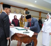 Proses pelantikan 29 Pejabat Administrator dan Pengawas di lingkungan Pemkot Pontianak.