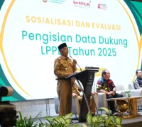 Sekda Kota Pontianak Amirullah saat membuka Sosialisasi dan Evaluasi Pengisian Data Dukung LPPD Tahun 2026.