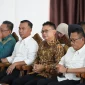 Wali Kota Pontianak Edi Rusdi Kamtono (pakaian batik) bersama Menteri Kependudukan dan Pembangunan Keluarga/Kepala BKKBN RI Wihaji (kemeja putih-kiri).