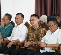 Wali Kota Pontianak Edi Rusdi Kamtono (pakaian batik) bersama Menteri Kependudukan dan Pembangunan Keluarga/Kepala BKKBN RI Wihaji (kemeja putih-kiri).