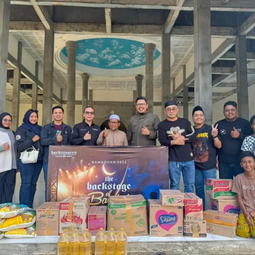 Aksi sosial Backstager Indonesia DPD Kalbar berbagi zakat mal kepada anak-anak panti asuhan