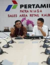 Wali Kota Pontianak Edi Rusdi Kamtono saat rapat koordinasi dengan pihak Pertamina membahas masalah antrean panjang BBM di SPBU.