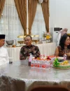 Wali Kota Pontianak Edi Rusdi Kamtono saat menerima kunjungan Wakil Gubernur Kalbar Krisantus pada open house di kediaman dinasnya.