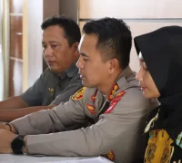Konferensi pers Polresta Pontianak terkait penangkapan tiga pelaku pengeroyokan anak yang viral di media sosial.