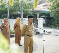 Sekretaris Daerah Kota Pontianak Amirullah memberikan arahan kepada seluruh ASN di lingkungan Kecamatan Pontianak Selatan.