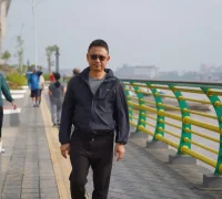 Wali Kota Pontianak Edi Rusdi Kamtono menyusuri waterfront di tepian Sungai Kapuas. Pembangunan waterfron akan berlanjut dari Gang Kamboja hingga H Mursyid.