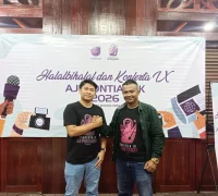 Rivaldi Ade Musliadi bersama Bagoes Suhanda usai terpilih sebagai Ketua dan Sekretaris AJI Pontianak periode 2026–2029.