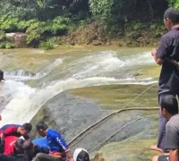 Lokasi Riam Landau Sanggau tempat remaja terseret arus deras.