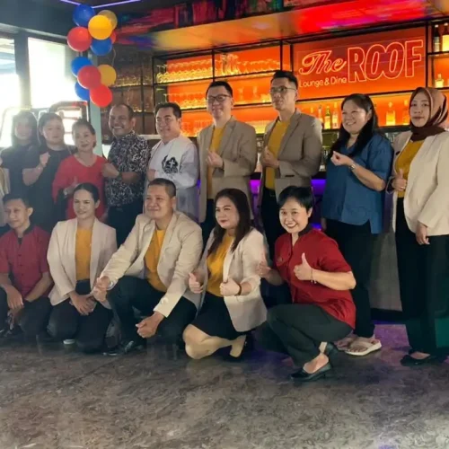 The Roof Lounge & Dine Pontianak tampil dengan konsep baru dan suasana modern.