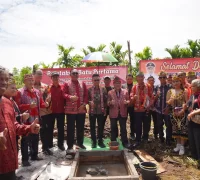 Wali Kota Pontianak Edi Rusdi Kamtono usai meletakkan batu pertama pembangunan Rumah Radakng Samilik di Pontianak Utara.