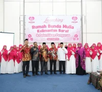 Wakil Wali Kota Pontianak Bahasan berfoto bersama pengurus Yayasan Rumah Bunda Mulia Wilayah Kalbar.