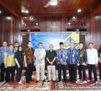 Sekretaris Daerah Kota Pontianak Amirullah saat membuka Forum Konsultasi Publik yang digelar Dinas Perumahan Rakyat dan Kawasan Permukiman (DPRKP) Kota Pontianak.