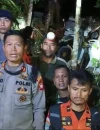 Tim gabungan mengevakuasi korban dari lokasi jatuhnya helikopter PK-CFX di hutan Sekadau Kalimantan Barat.