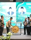 Pemukulan gong menandai dimulainya Seminar Nasional Energi Terbarukan.