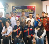 Foto bersama Forkopimda Kota Pontianak dengan pengurus Serikat Pekerja dan Buruh se-Kota Pontianak.