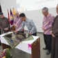 Wali Kota Pontianak Edi Rusdi Kamtono menandatangani prasasti peresmian Gedund Leopold Mandic Universitas Widya Dharma.