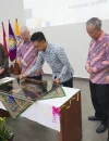 Wali Kota Pontianak Edi Rusdi Kamtono menandatangani prasasti peresmian Gedund Leopold Mandic Universitas Widya Dharma.