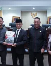 Wali Kota Pontianak Edi Rusdi Kamtono menerima rekomendasi DPRD Kota Pontianak terhadap Laporan Keterangan Pertanggungjawaban Wali Kota Pontianak tahun 2025.
