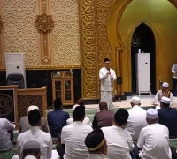 Wali Kota Pontianak Edi Rusdi Kamtono menyampaikan pesan kepada jemaah calon haji Kota Pontianak pada Istigasah Akbar di Masjid Raya Mujahidin.