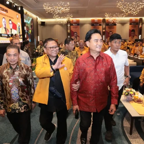 Osman Sapta Odang membuka Bimteknas Hanura di Pontianak bersama Yusril Ihza Mahendra, (1/4/2026).