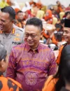 Wali Kota Pontianak Edi Rusdi Kamtono memberikan ucapan selamat kepada pengurus MPC Pemuda Pancasila Kota Pontianak periode 2026-2027 yang baru dilantik.