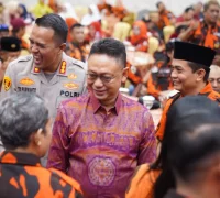 Wali Kota Pontianak Edi Rusdi Kamtono memberikan ucapan selamat kepada pengurus MPC Pemuda Pancasila Kota Pontianak periode 2026-2027 yang baru dilantik.