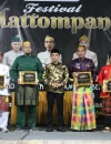 Festival Mattompang di Taman Alun Kapuas Pontianak dengan ritual budaya Bugis.