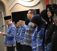 Wali Kota Pontianak Edi Rusdi Kamtono membacakan sambutan Menteri Pendidikan pada upacara peringatan Hardiknas 2026.