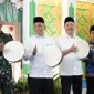 Sekretaris Daerah Kota Pontianak Amirullah menabuh rebana menandai dimulainya MTQ ke-34 Tingkat Kecamatan Pontianak Tenggara.