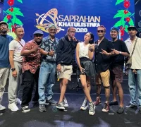 Penampilan Orkes Bahagia menjadi penutup Saprahan Khatulistiwa di Ayani Megamal.