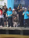 Wali Kota Pontianak Edi Rusdi Kamtono berbaur bersama peserta lomba mancing dalam rangka HUT Bank Kalbar ke-62.