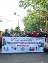 Dinas Lingkungan Hidup Kota Pontianak menggelar aksi bersih-bersih parit dan lingkungan di Pontianak Utara.
