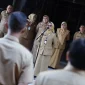Inspektur Kota Pontianak Trisnawati memberikan arahan kepada ASN terkait tata kelola pemerintahan dan ketelitian administrasi OPD saat apel rutin di Kantor Wali Kota Pontianak.