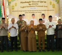 Wakil Wali Kota Pontianak Bahasan berfoto bersama para tokoh masyarakat, agama dan Forkopimda usai pembukaan MTQ XXXIV tingkat Kecamatan Pontianak Kota di Aula Kantor Camat Pontianak Kota, Selasa (12/5/2026) pagi.