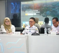Wali Kota Pontianak Edi Rusdi Kamtono saat mengikuti Rembuk dan Bincang-bincang Otonomi Daerah dengan Kementerian Dalam Negeri secara daring di Pontive Center Kantor Wali Kota Pontianak, Rabu (13/5/2026).