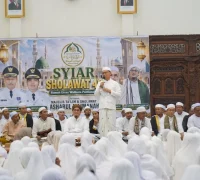 Wali Kota Pontianak Edi Rusdi Kamtono ketika memberikan sambutan dalam Syiar Sholawat 40 di Aula Rumah Dinas Wali Kota Pontianak, Jumat (15/5/2026).