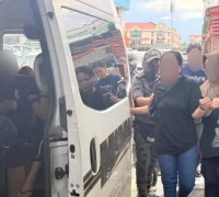 Petugas Imigrasi Malaysia melakukan razia rumah makan di Kuching dan menahan 18 pekerja Indonesia.