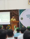 Wali Kota Pontianak Edi Rusdi Kamtono saat menjadi pembicara utama dalam penutupan Intermediate Training atau Latihan Kader II dan Latihan Khusus KOHATI tingkat Nasional HMI Cabang Pontianak 2026 di Aula Rumah Dinas Wali Kota Pontianak, Minggu (17/5/2026) malam.